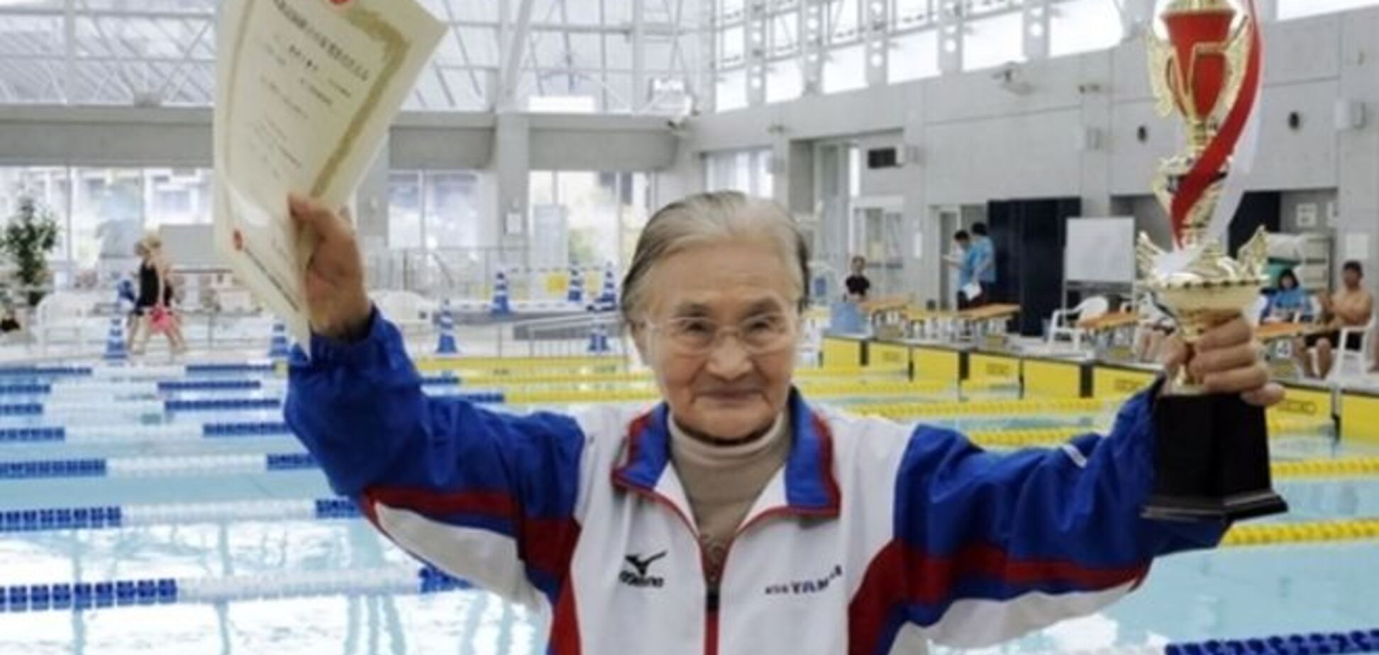 В Японии 100-летняя бабушка установила мировой рекорд по плаванию