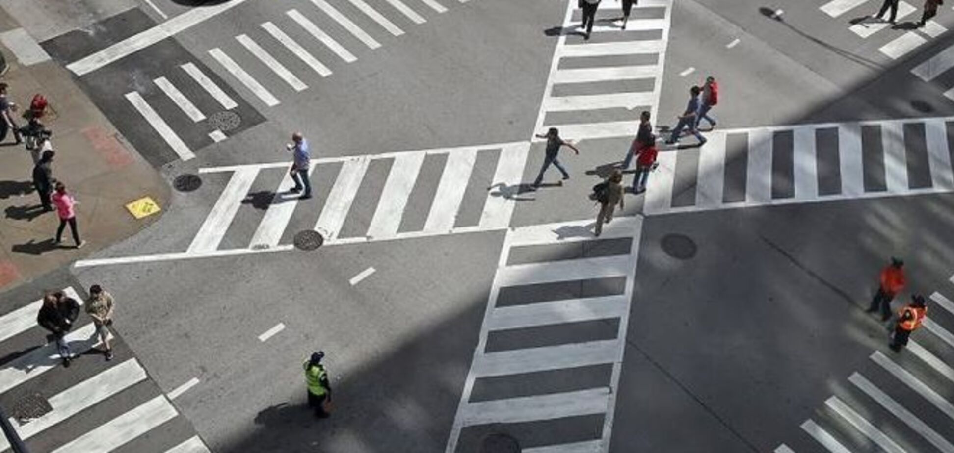 Медведев узаконил в России диагональные пешеходные переходы