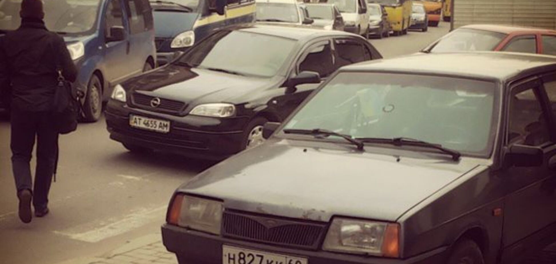 Смельчак с российскими номерами заделался 'героем парковки' в Ивано-Франковске