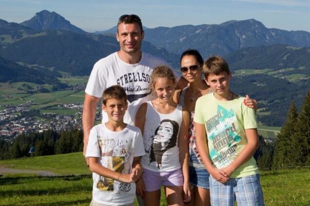 Жена Кличко удивила гибкостью: первое фото с отдыха мэра Киева