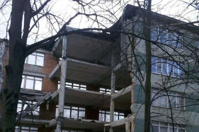 Во Львове обрушилась стена пятиэтажного офисного здания:фотофакт