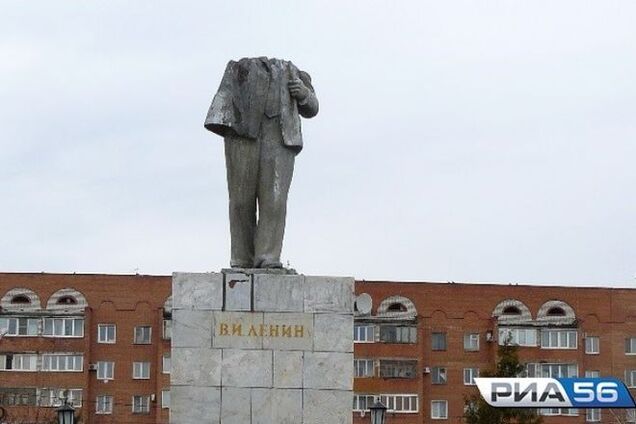 Перший пішов. У Росії обезголовили пам'ятник Леніну: фотофакт