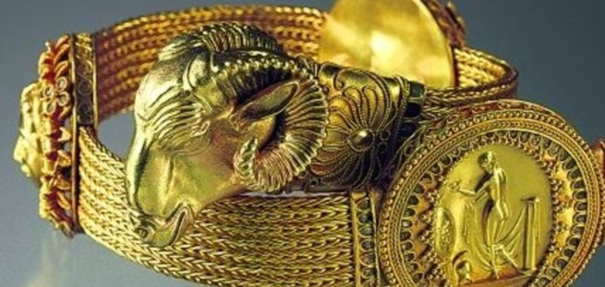 Украине разрешили побороться в суде за возвращение в страну золота скифов