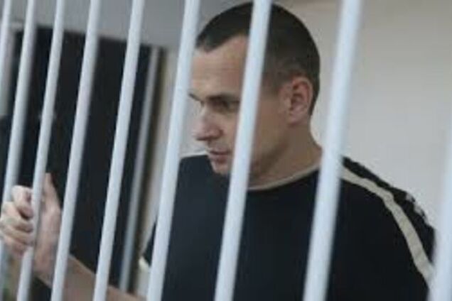 Сенцову продили арест еще на месяц