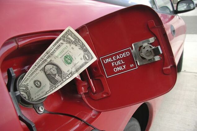 Совет автомобилистам: как сэкономить на бензине