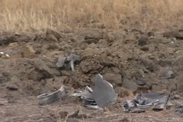 В России упал с неба и разбился в поле неопознаный объект: опубликовано видео