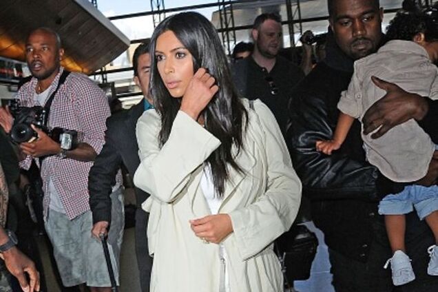 Ким Кардашьян прилетела на историческую родину Армению с новой прической