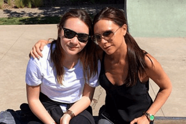 Виктория Бэкхем выложила фото празднования Пасхи в кругу семьи