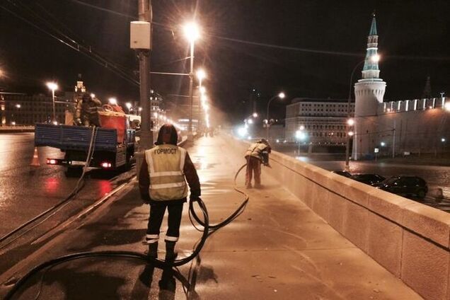 В Москве ночью перенесли мемориал Немцова