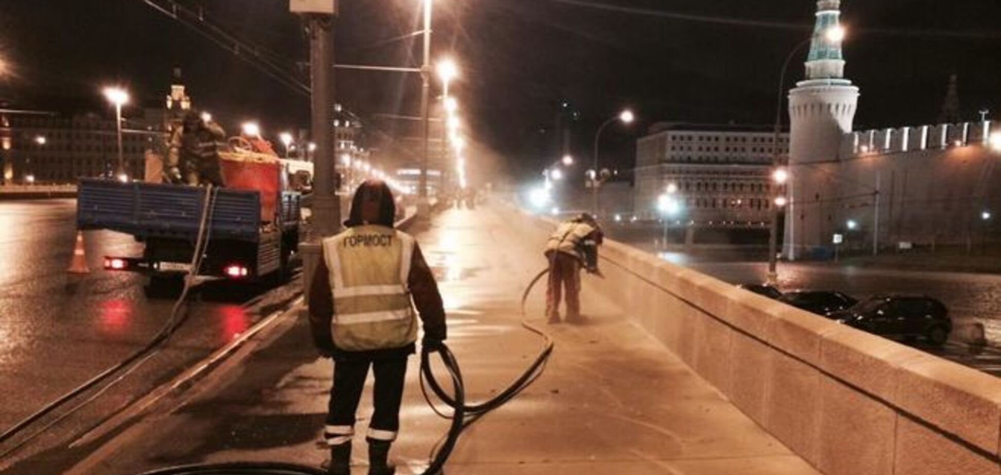 В Москве ночью перенесли мемориал Немцова