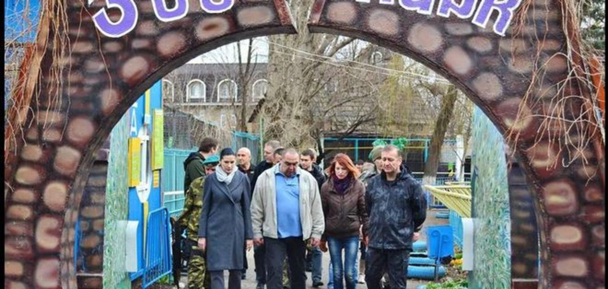 Луганский 'зоопарк' на прогулке: власти 'ЛНР' примерили на себя роль созидателей