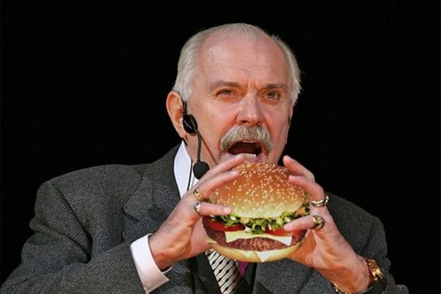 Реакция соцсетей на фастфуд Михалковых: пельмени с гимном и бургер 'Император'