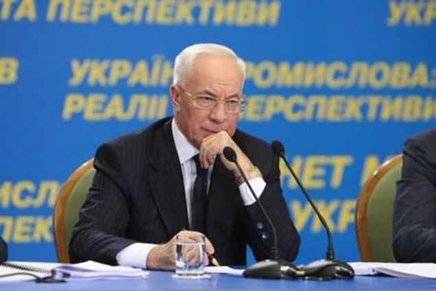 Азаров прикинулся бедным и божится, что у него нет денег на террористов