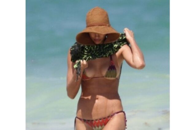 Ирина Шейк увеличила грудь: фоторепортаж из Мексики