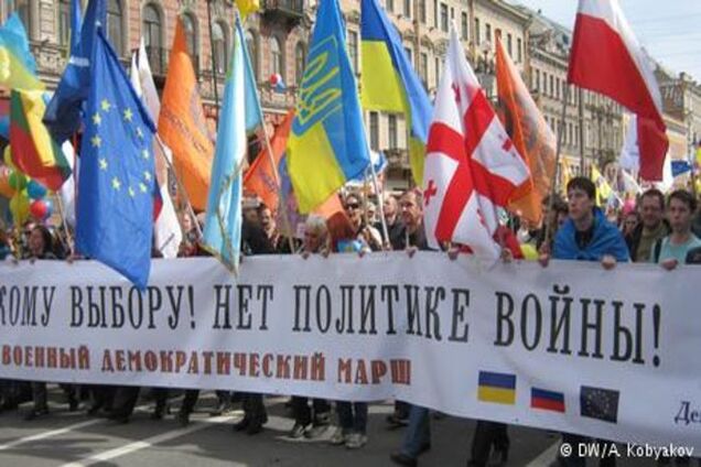 Первомай в Петербурге: за дружбу с Украиной и против Путина