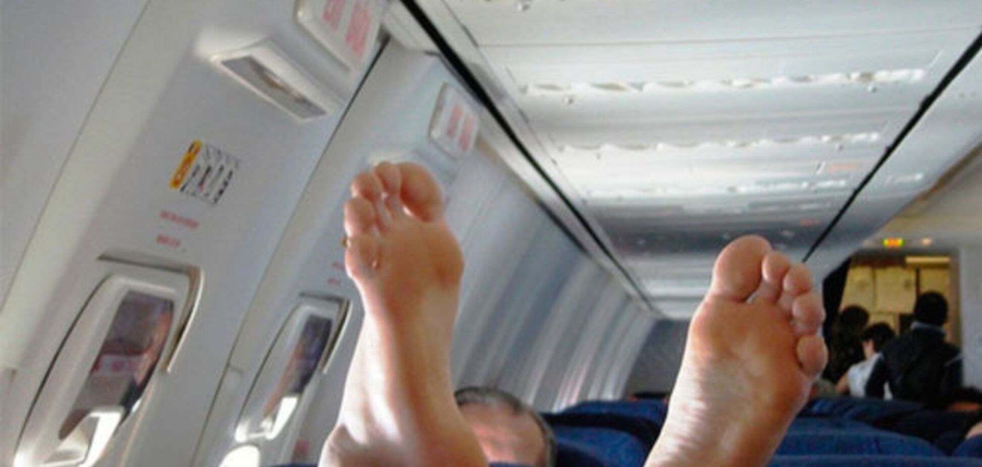 Пьяный россиянин устроил дебош в самолете: пришлось высадить