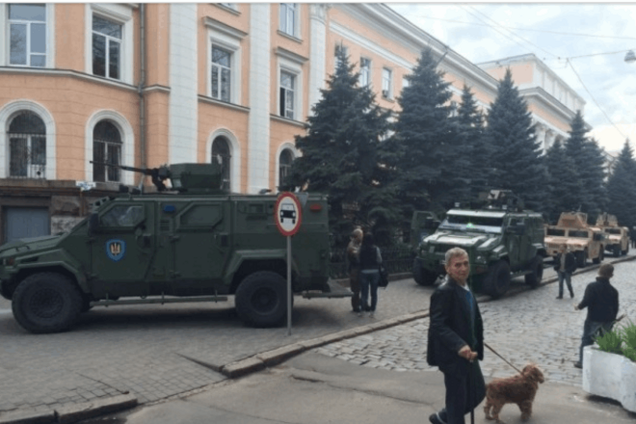 В Одессу стягивают силы 'Альфы' и военную технику