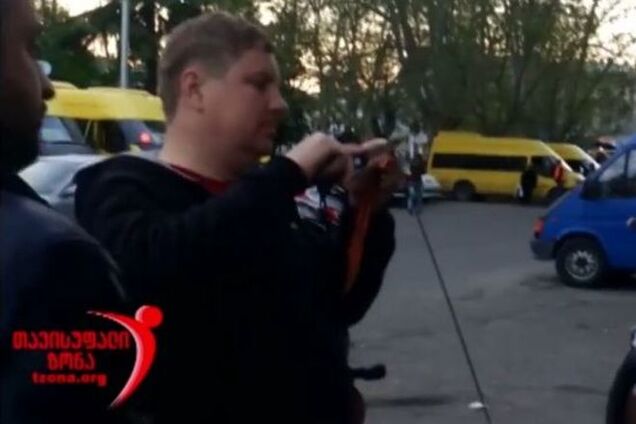 В Тбилиси 'Ночных волков' заставили снять 'георгиевские' ленточки: видеофакт