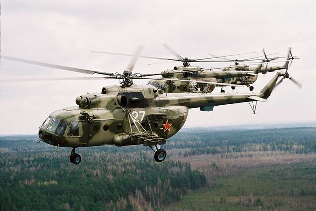 'Что ищем?' Возле границы Украины кружили восемь российских Ми-8