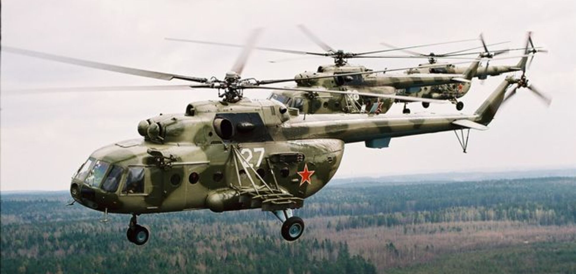 'Что ищем?' Возле границы Украины кружили восемь российских Ми-8