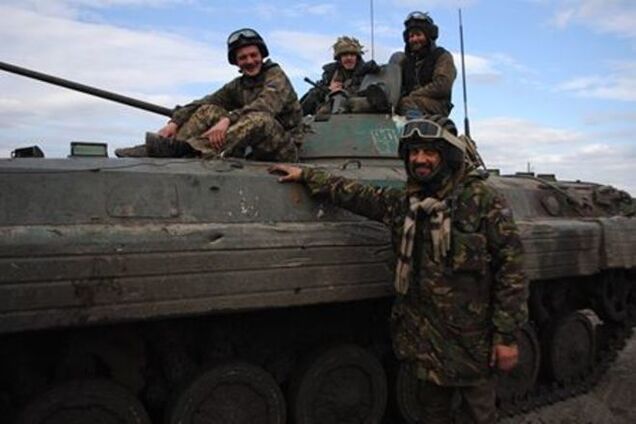 Террористы атакуют силы АТО в Песках: ранен украинский боец