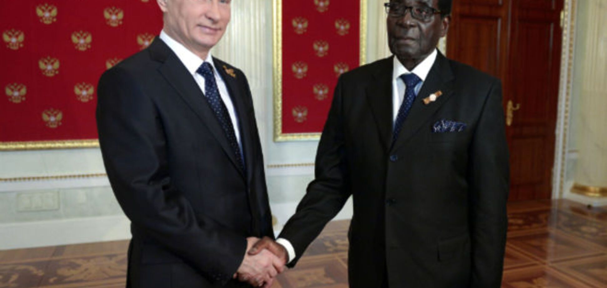 Два сапога пара: Путин появился в компании 'людоеда' Мугабе – фотофакт