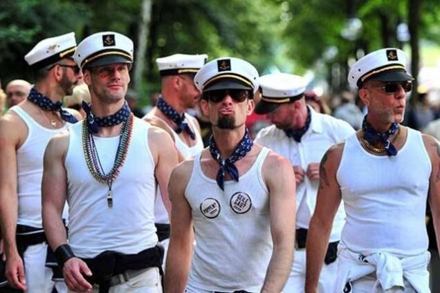 Шведы решили отпугивать российские подлодки полуголым матросом