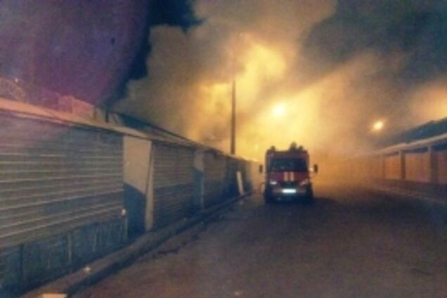 На территории рынка в Киеве произошел пожар