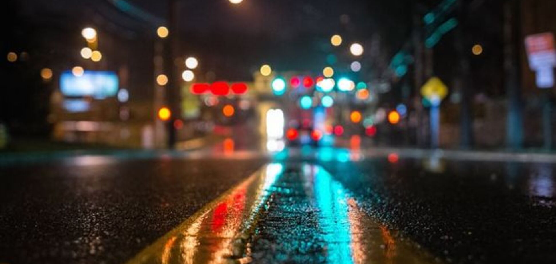 Совет автомобилистам: как правильно ездить в грозу и дождь