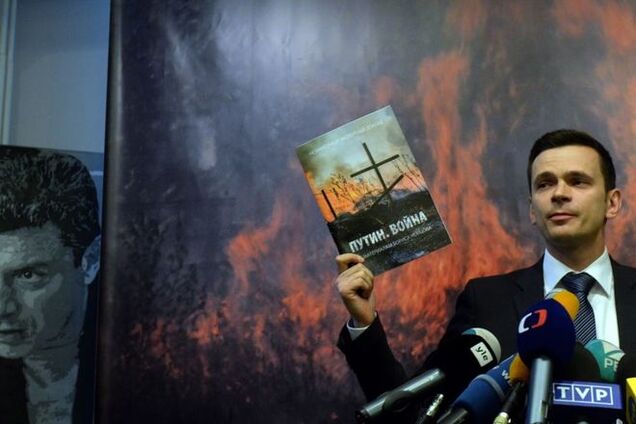 Доклад Немцова 'Путин.Война' отказались печатать 14 московских типографий