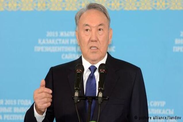 Зачем президент Казахстана хочет поделиться полномочиями с парламентом