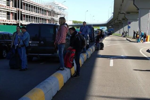 'Поребрик' в аэропорту Борисполя назвали 'национальным позорищем': фотофакт