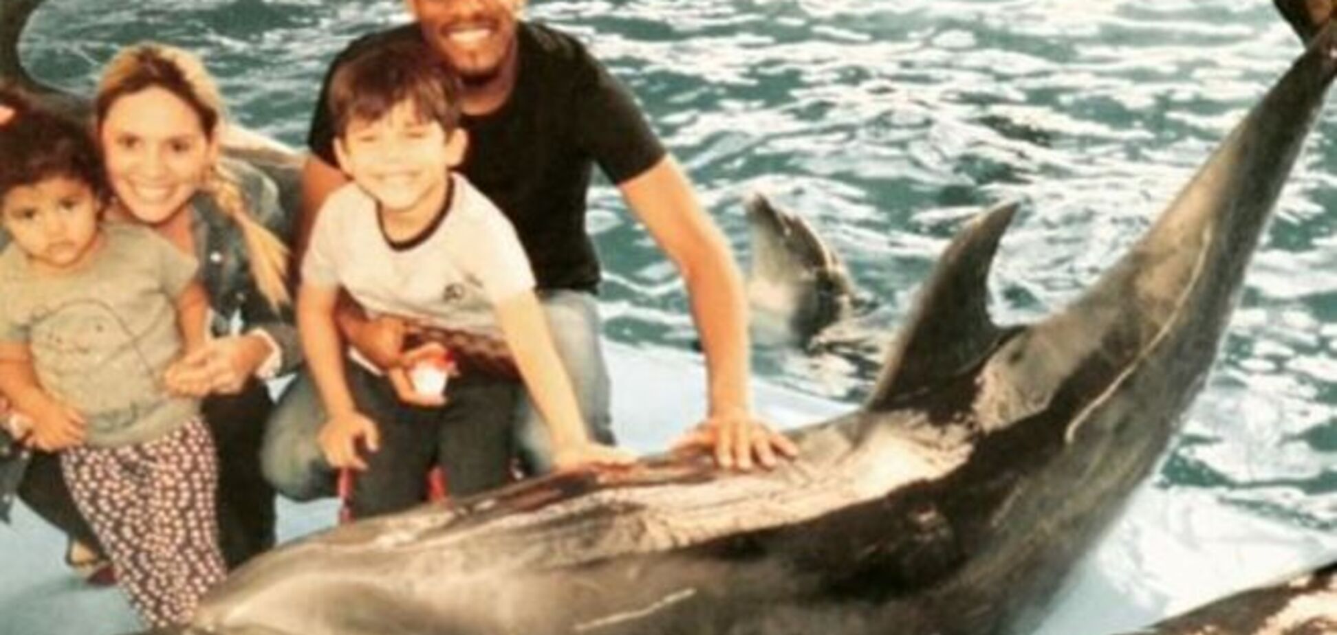 Легионер 'Динамо' круто отдохнул с дельфинами: милое фото