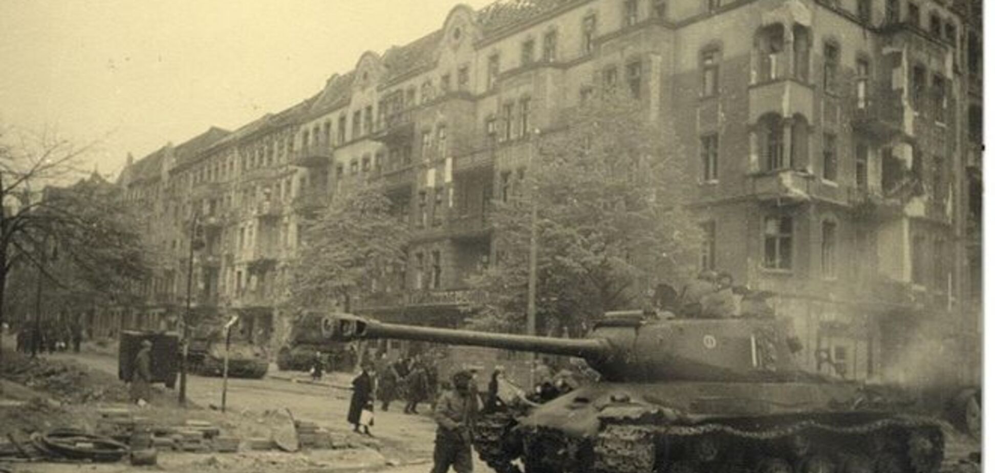 Как выглядел Берлин в 1945 году и в наше время: опубликованы фото