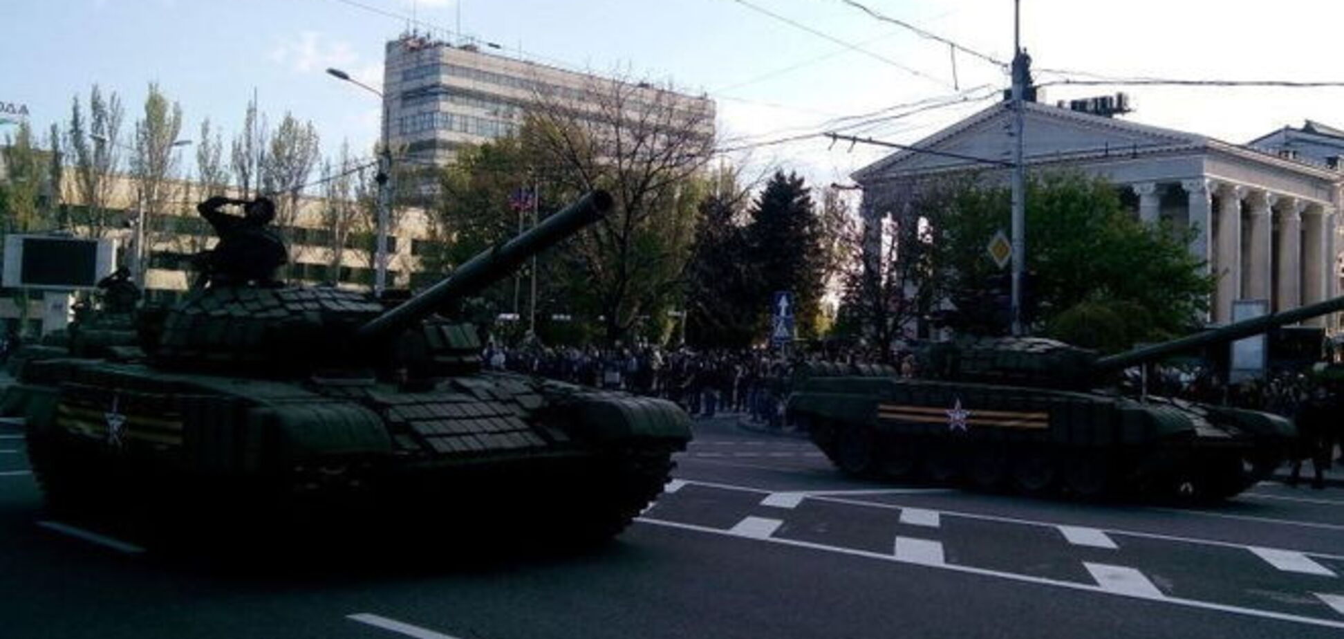 Вся военная техника террористов после 'парада' осталась в Донецке