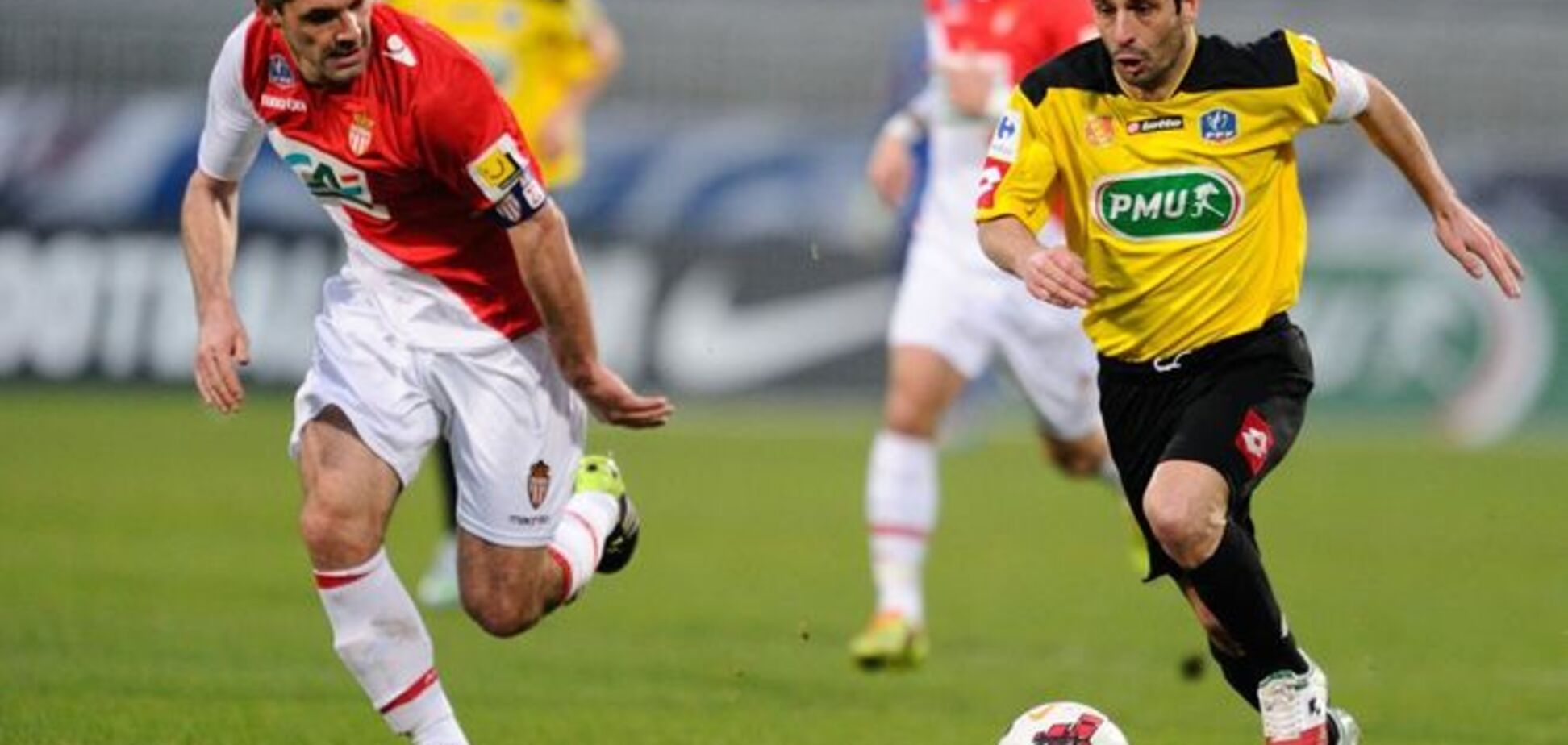 Знаменитый француз забил сумасшедший гол с центра поля: видео шедевра