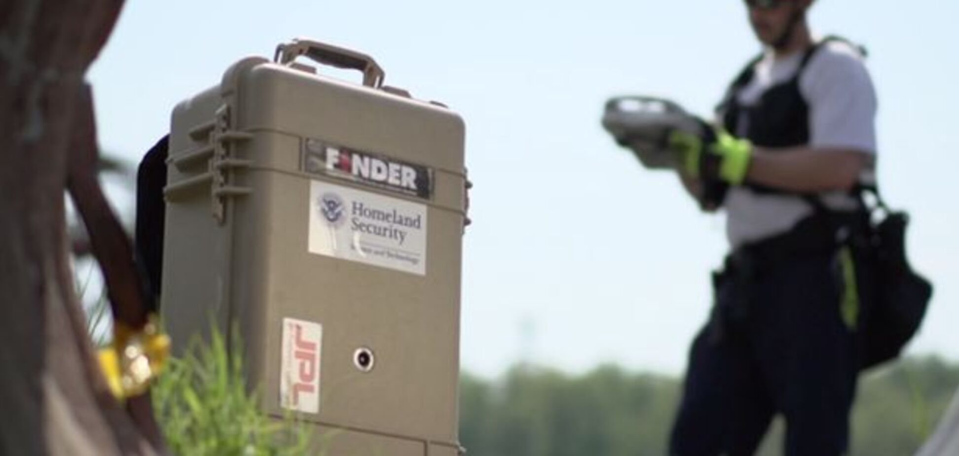 Людей, які потрапили під завали в Непалі, шукали 'чудо-приладом' NASA