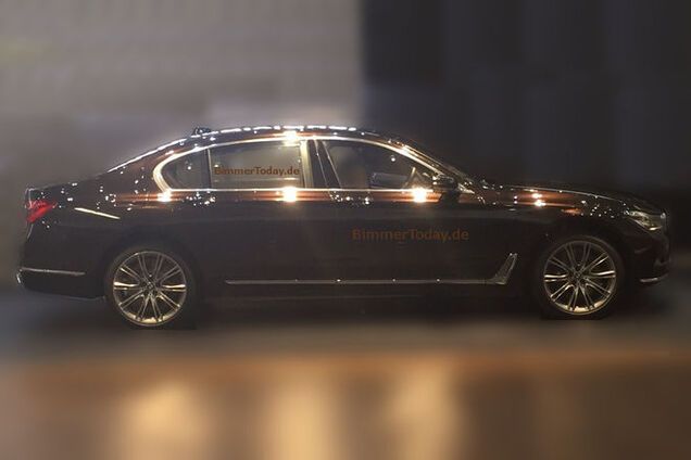 Появилось первое фото автомобиля BMW 7 без камуфляжа