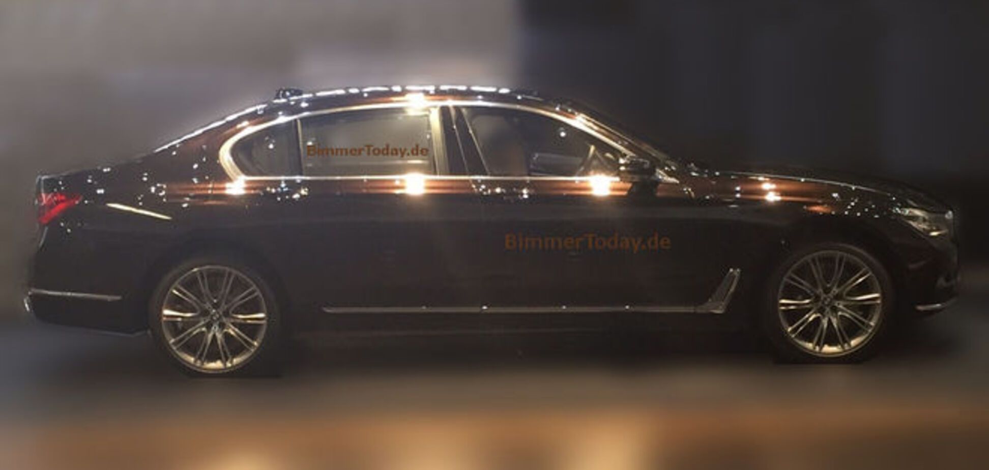Появилось первое фото автомобиля BMW 7 без камуфляжа