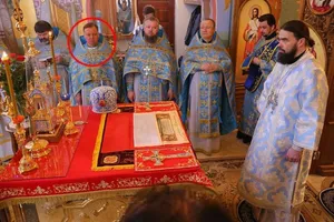 В Горловке поп УПЦ МП позировал на танке "ДНР"