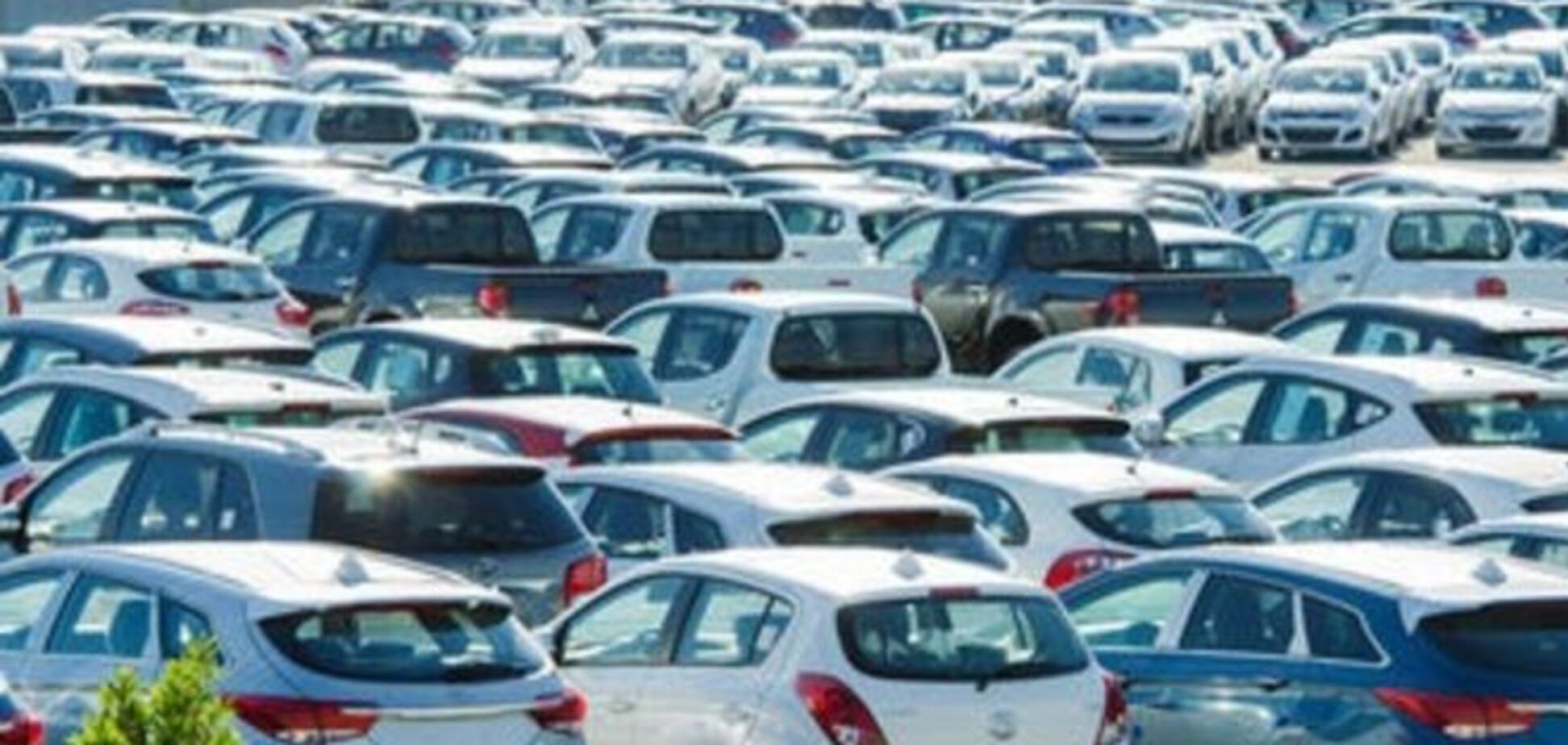 Продажи новых легковых автомобилей в Украине стремительно падают