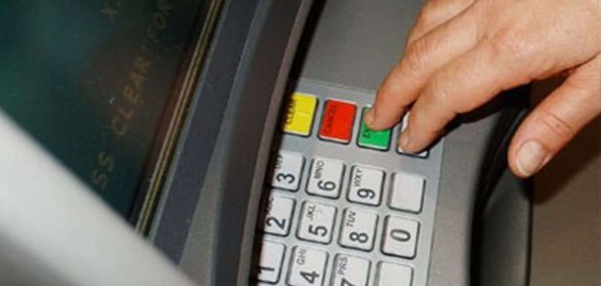В Украине стремительно сокращается количество банкоматов 