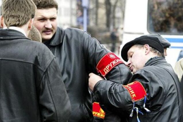 'Единая Россия' выпустит на улицы Москвы 'титушек' и казаков