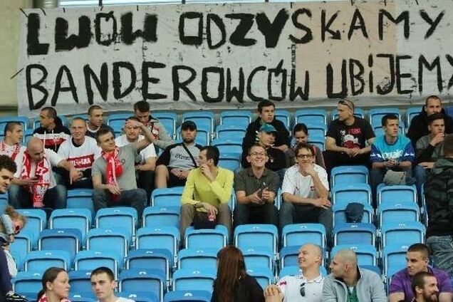 В Польше задержали мужчину за антиукраинский баннер