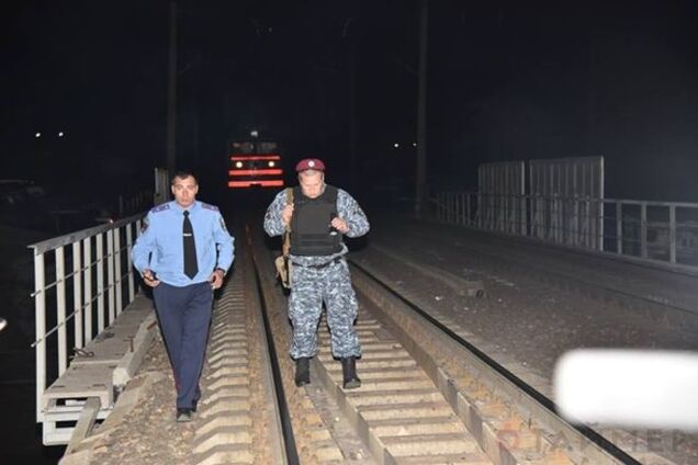 Стали известны подробности ночного взрыва в Одессе: поезд спас 18-летний юноша