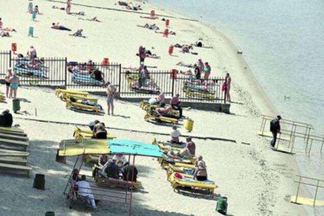 Киевские пляжи из-за гор мусора откроют в конце июня