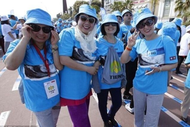 Миллиардер вывез на парижские каникулы 6,5 тысяч своих сотрудников