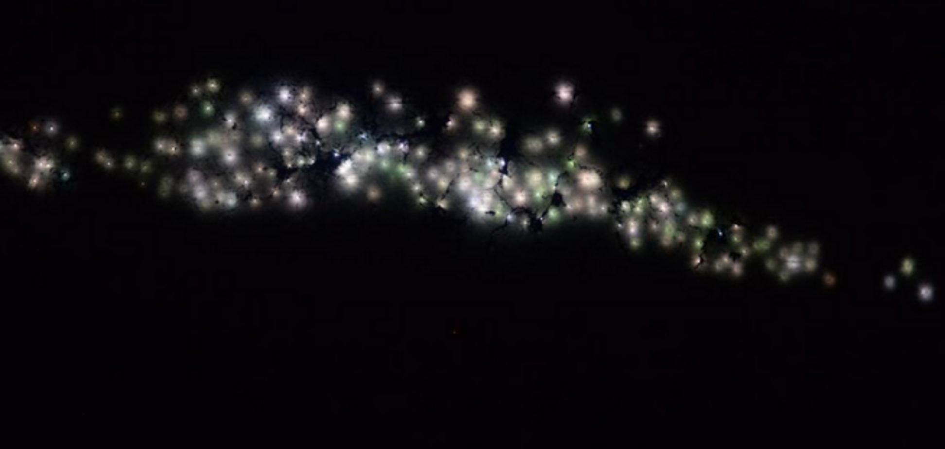 Астронавт с МКС заснял удивительный морской 'караван' рыбаков: фотофакт