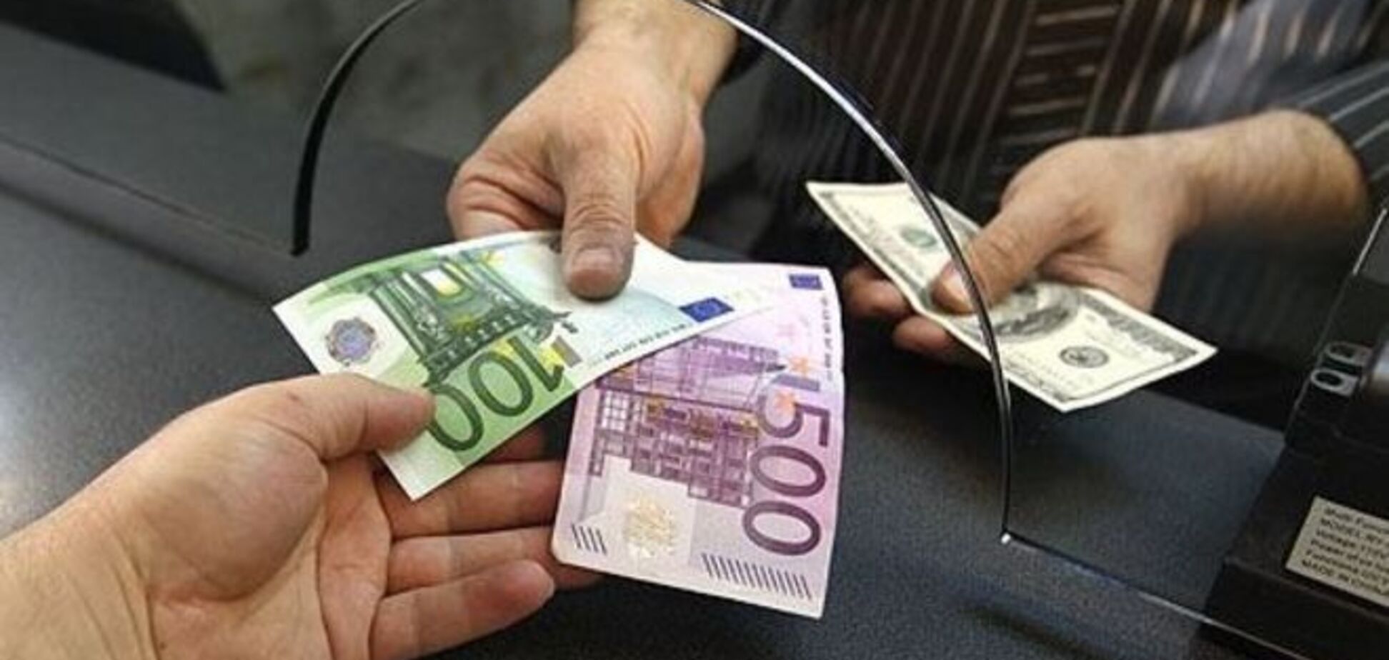 Українці продають в 6-7 разів більше валюти, ніж купують - НБУ