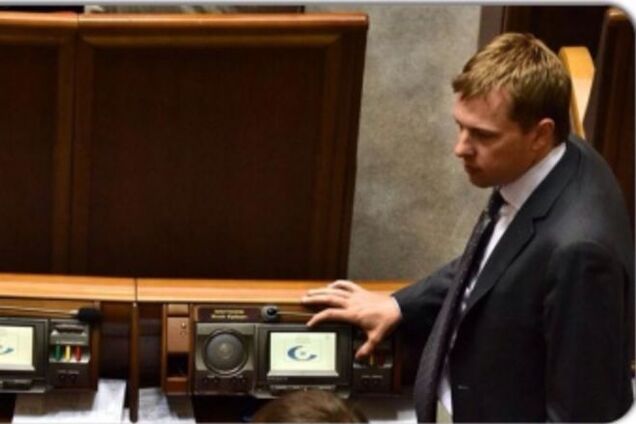 Лидеры позорного рейтинга: экс-регионалов снова засекли на кнопкодавстве